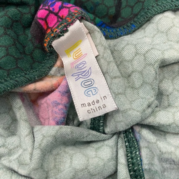 Gently Worn LuLaRoe Leggings Fits 12-20 Paper Airplane Print. - Picture 3 of 3